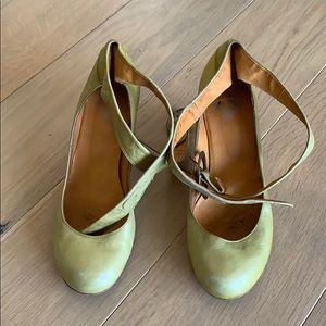 Journee Collection yellow heels -Size 40